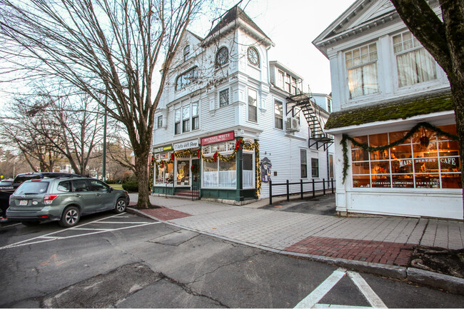 Building Photo - 44 Main St