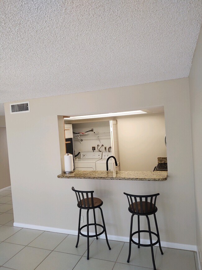 Building Photo - 2900 SW 87th Ter
