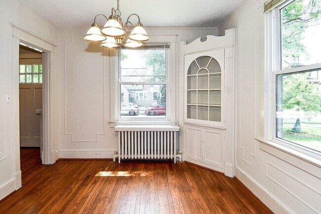 Building Photo - 633 24th St S
