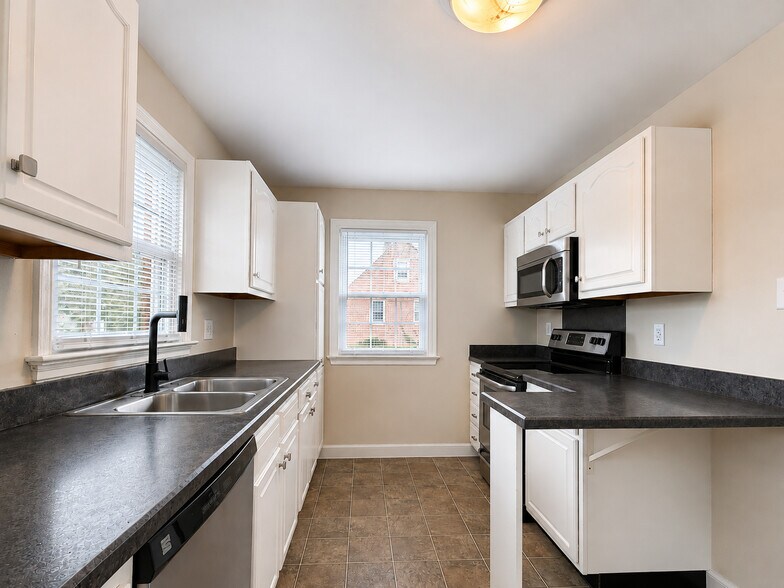 Building Photo - 430 Brimmer Ave