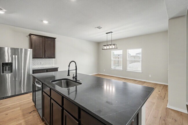 Building Photo - 4 Bed, 2.5 Bath Home in Hightop Ridge with Open Floor Plan