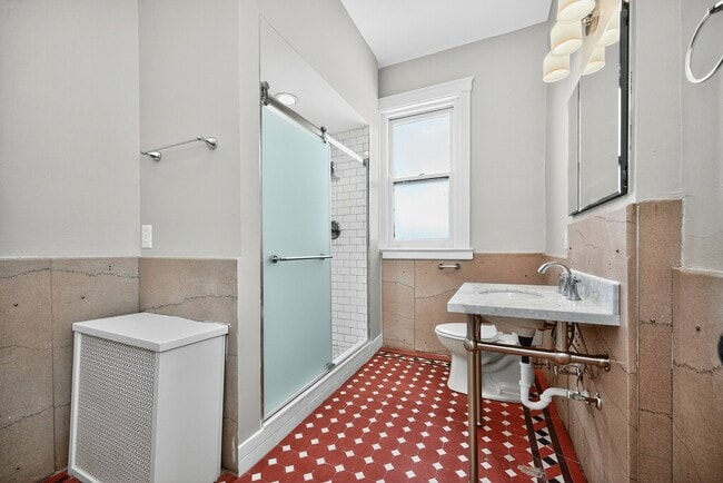 Flat 102 Bathroom - Clermont Condominiums