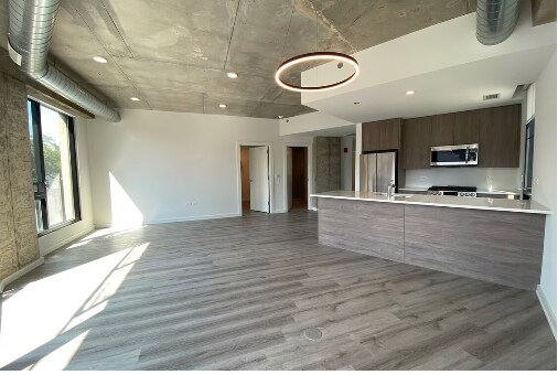 Primary Photo - 1123 W Patterson Ave