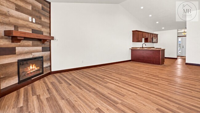 Building Photo - 837 Killarny Trail