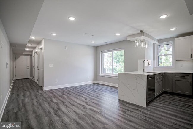 Building Photo - 540 S 52nd St
