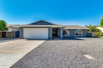 Building Photo - 1115 W Barrow Dr