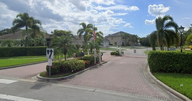 Building Photo - 515 South Valencia Cir SW