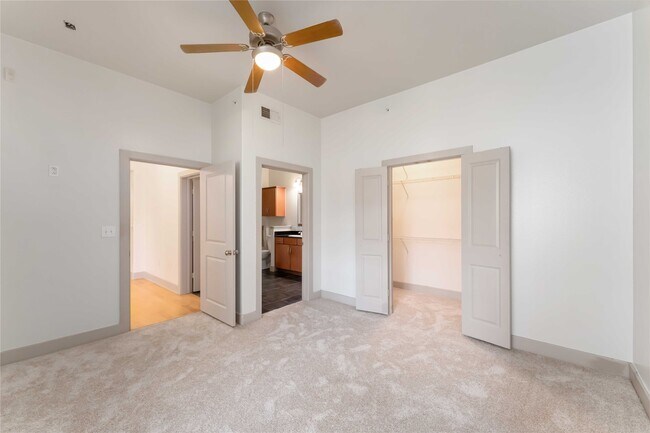 Building Photo - 1901 Post Oak Blvd