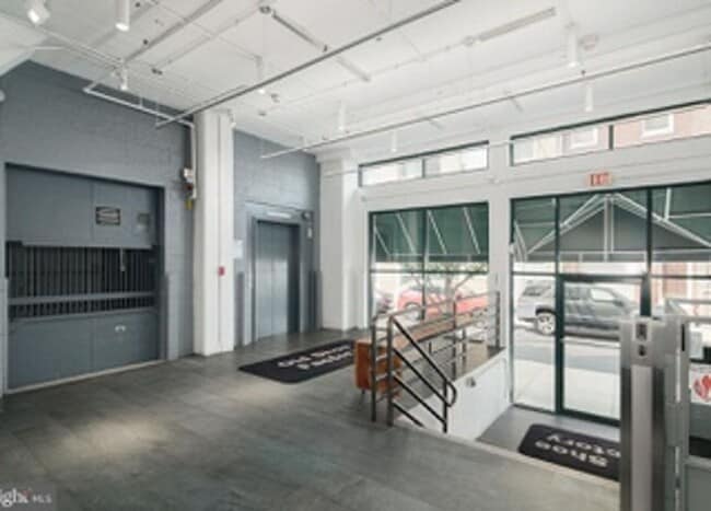 Building Photo - 1 Bedroom Apartment in Callowhill Neighbor...