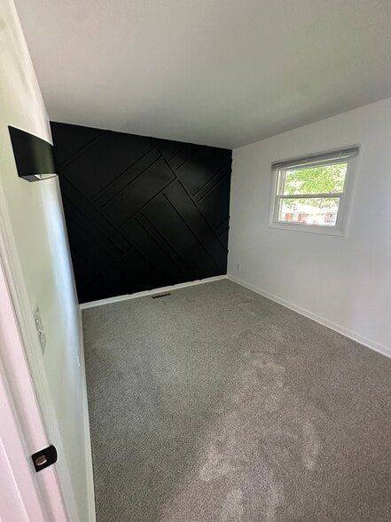 Building Photo - 221 Wedgewood Dr