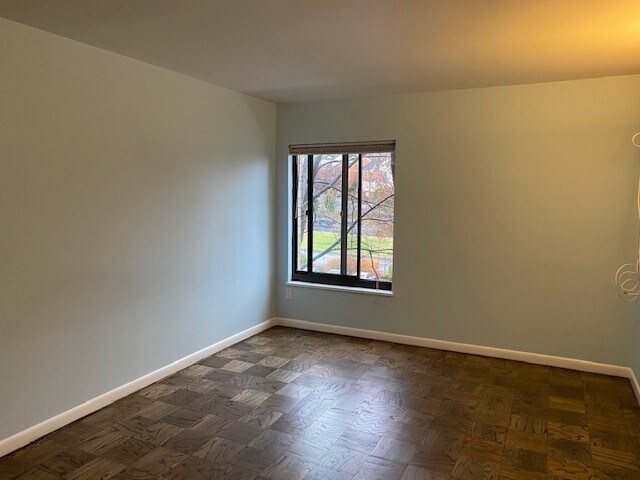 bedroom - 6001 Arlington Blvd
