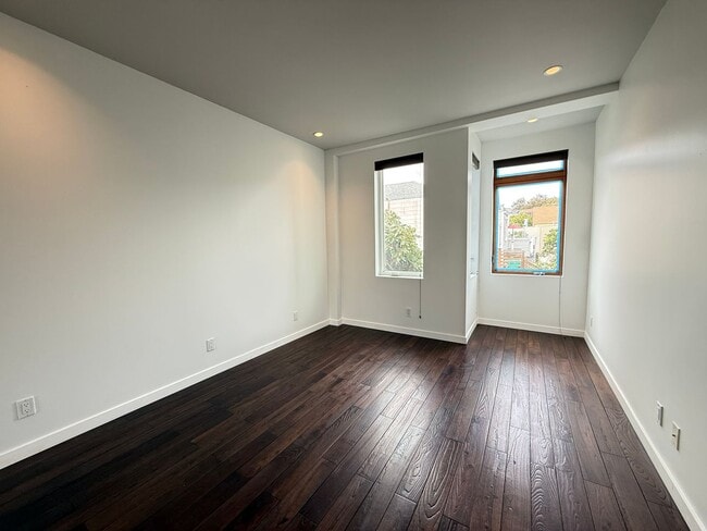 Building Photo - The contemporary residential unit townhouse