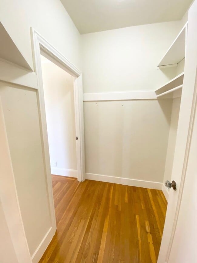 Building Photo - 2 bedroom in San Francisco CA 94118