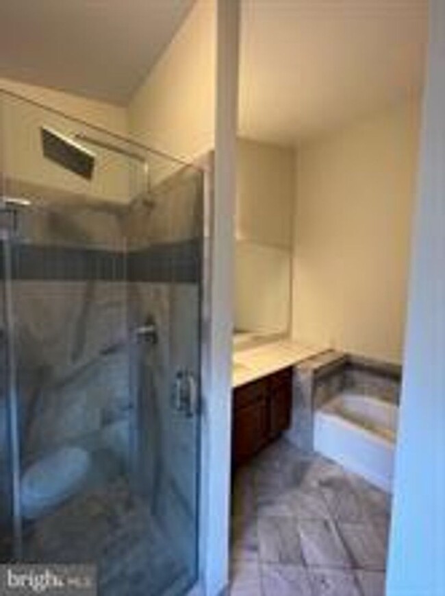 Building Photo - BEAUTIFUL END UNIT TH NEAR DOWNTOWN ROCKVILLE