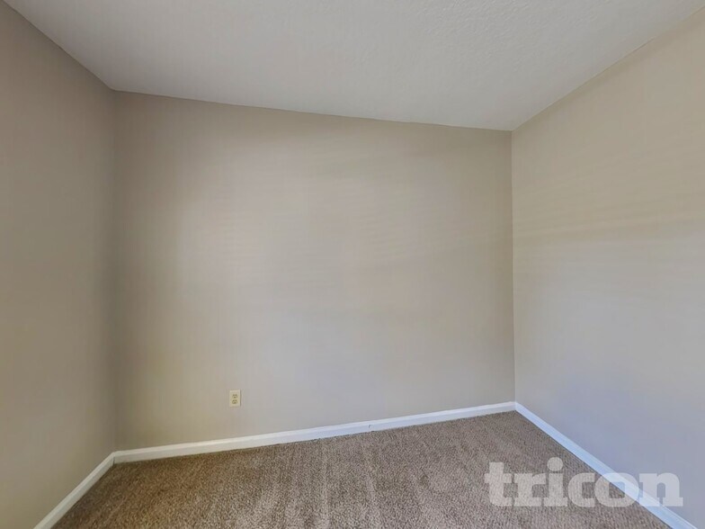 Building Photo - 4399 Princess Labeth Ct W