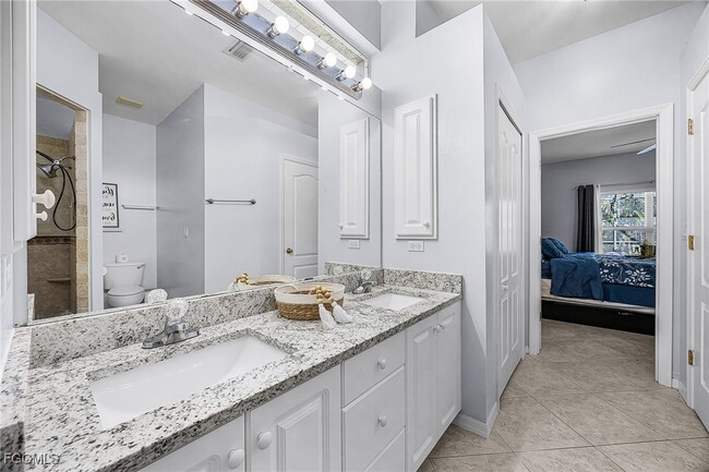 Building Photo - 2649 SW 32nd St