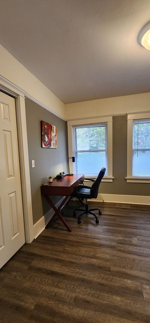 Building Photo - Single Family Fully Furnished Home with Al...