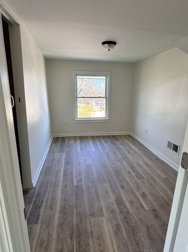 Building Photo - 117 Linden Ave