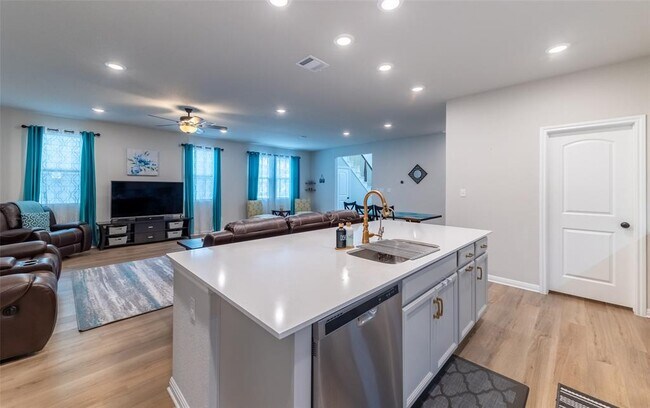 Building Photo - 2440 Berryville Ln