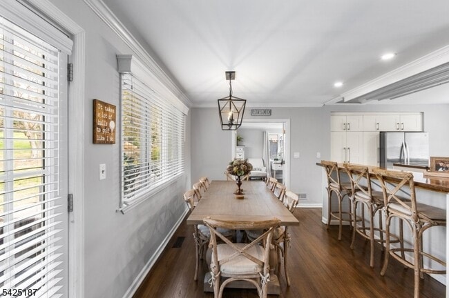 Building Photo - 487 W Shore Trail