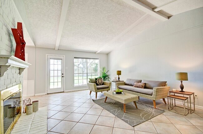 Building Photo - 609 Mary Ann Dr