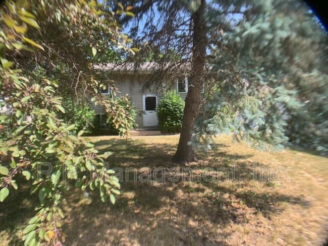 Building Photo - 1425 Meadowmoor Dr NE