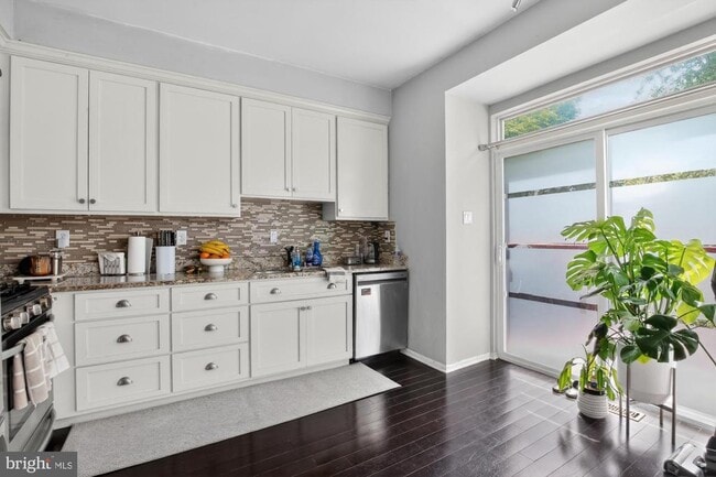 Building Photo - 313 Sage Ln