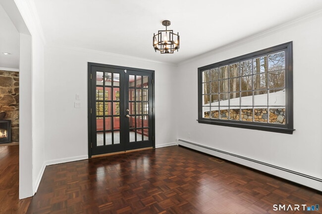 Building Photo - 11 Partrick Ln