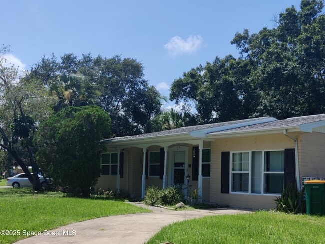 Building Photo - 700 Lund Cir