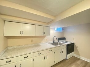 Building Photo - 16 Linwood St