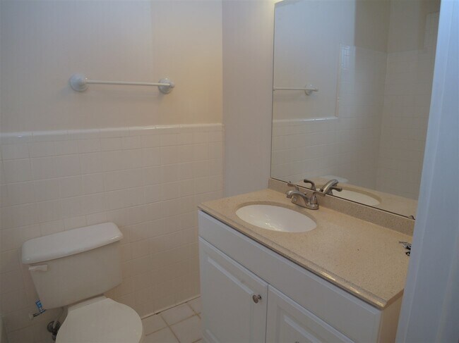 Building Photo - 1429 Milton St