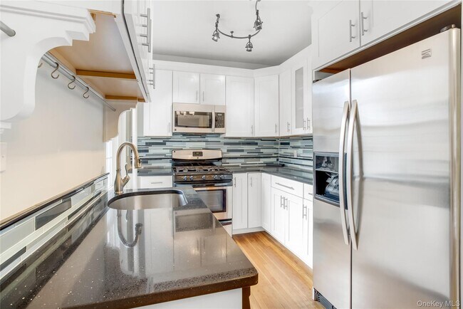 Building Photo - 87 N Broadway