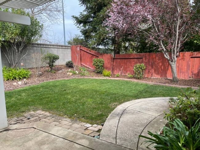 Building Photo - Turnkey Home, Ready For New Occupants!