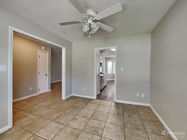 Building Photo - 3336 Castlegate Dr