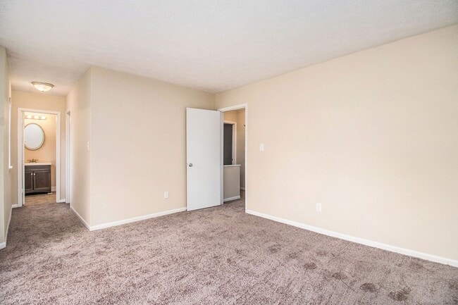 Building Photo - 4 Bedroom 2.5 Bath Home