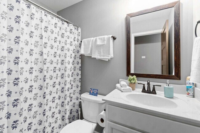 Building Photo - 867 Central Ave