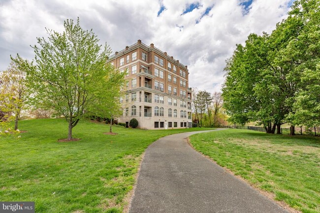 Building Photo - 830 Belmont Bay Dr