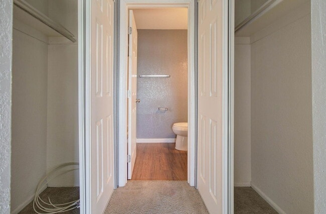 Building Photo - 2202 W Glenrosa Ave