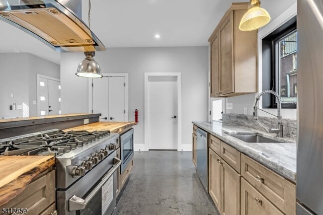 Building Photo - 10 McCready's Alley