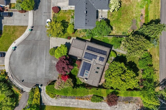 Building Photo - Beautiful 4 Bedroom Home in Richmond