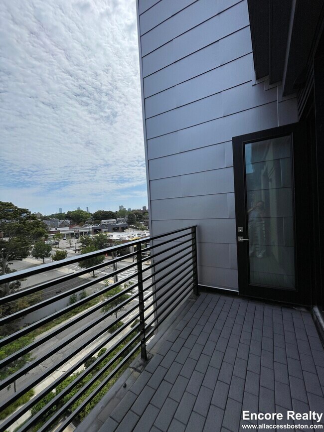 Building Photo - 365 Western Ave