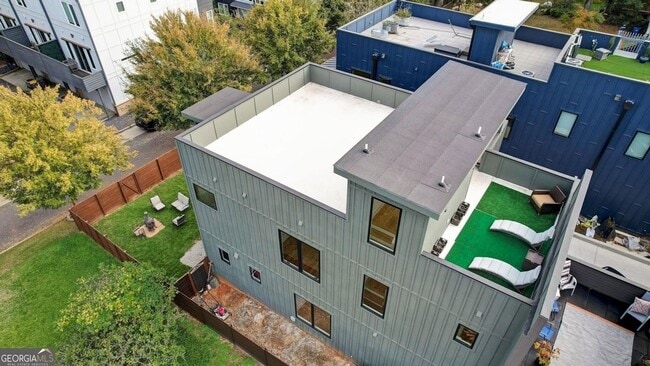 Building Photo - 239 Lowry St NE