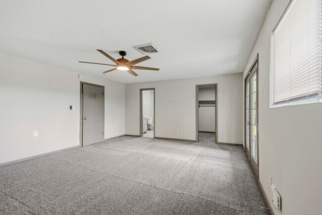 Building Photo - 5413 Vae Dr