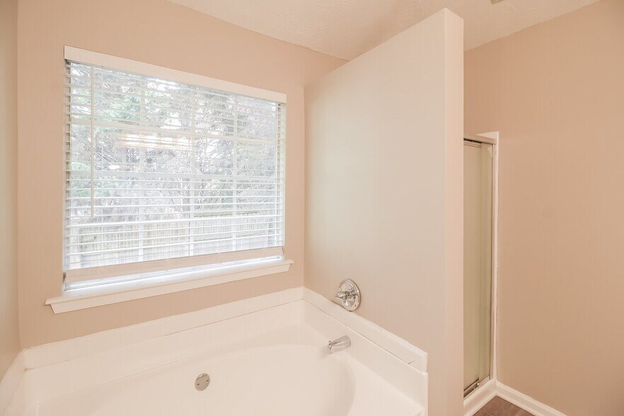 Building Photo - 7460 Royale Ct