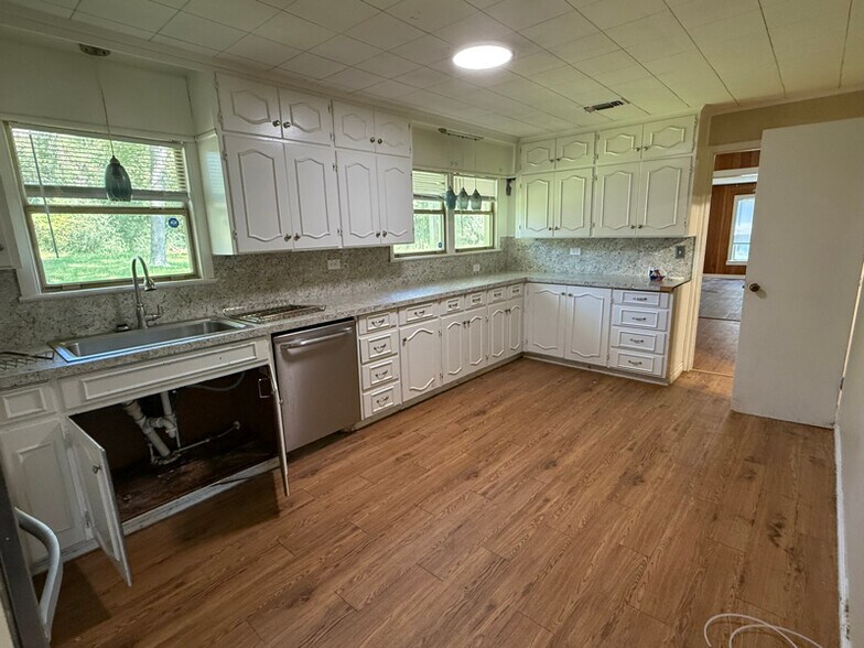 Building Photo - 609 Lane Dr