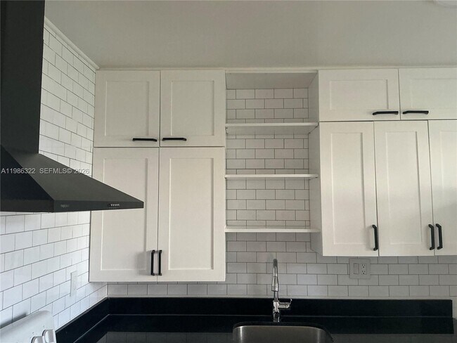 Building Photo - 501 Gardens Dr