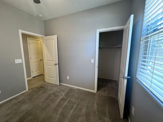 Building Photo - Spacious 3 Bed 2 Bath Home in Desirable Peoria Location