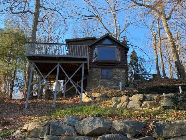 Building Photo - 3 Kushaqua Trail N