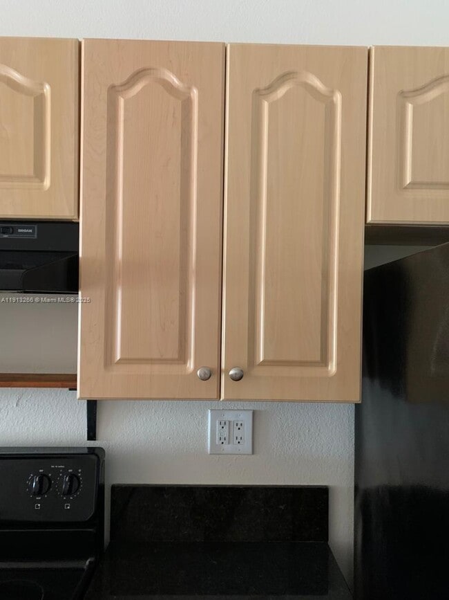 Building Photo - 9925 Nob Hill Pl