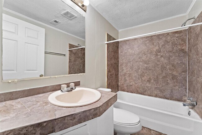 Building Photo - 4 Bedroom 2 Bath for lease